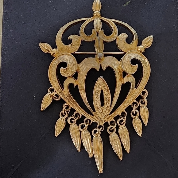 Vintage Avon Gold Tone Scroll Brooch Pendant - Picture 6 of 8